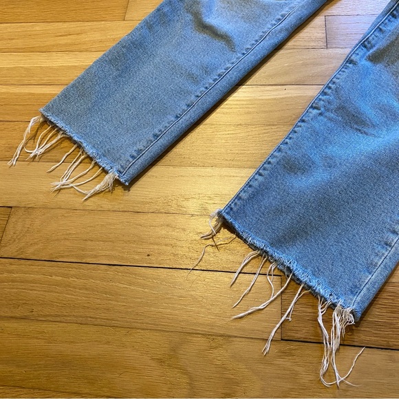 Madewell • Raw Hem Lightwash Jean - Picture 4 of 16